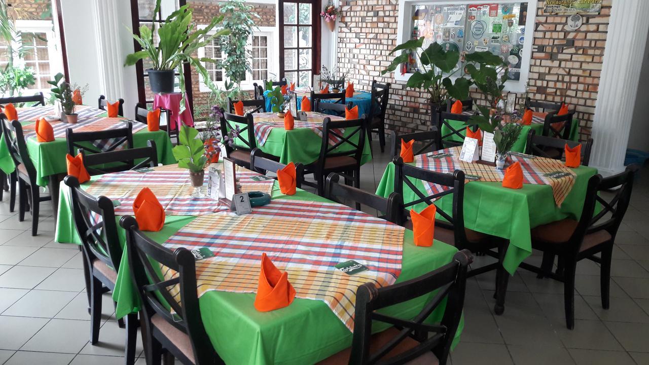 نيجومبو Oasis Beach Hotel المظهر الخارجي الصورة