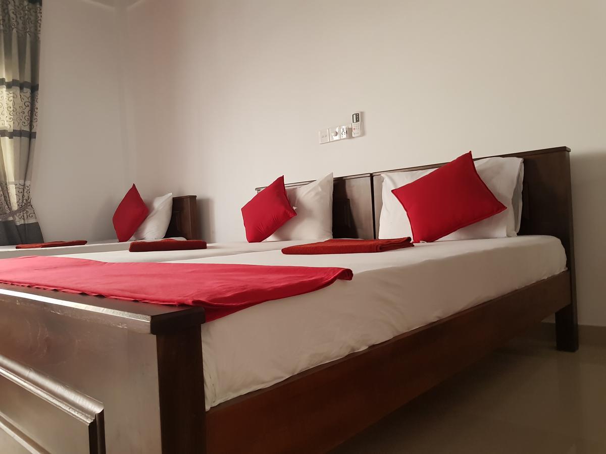 نيجومبو Oasis Beach Hotel المظهر الخارجي الصورة