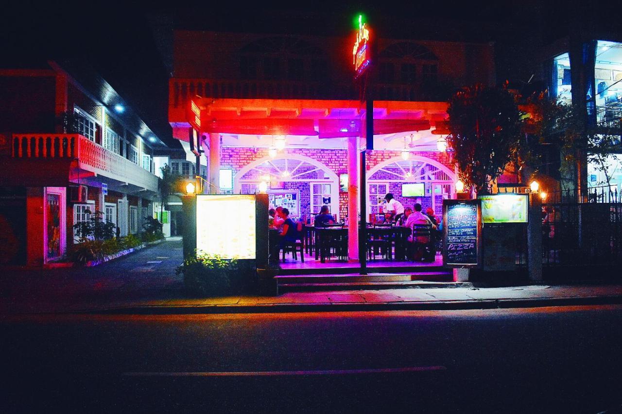 نيجومبو Oasis Beach Hotel المظهر الخارجي الصورة